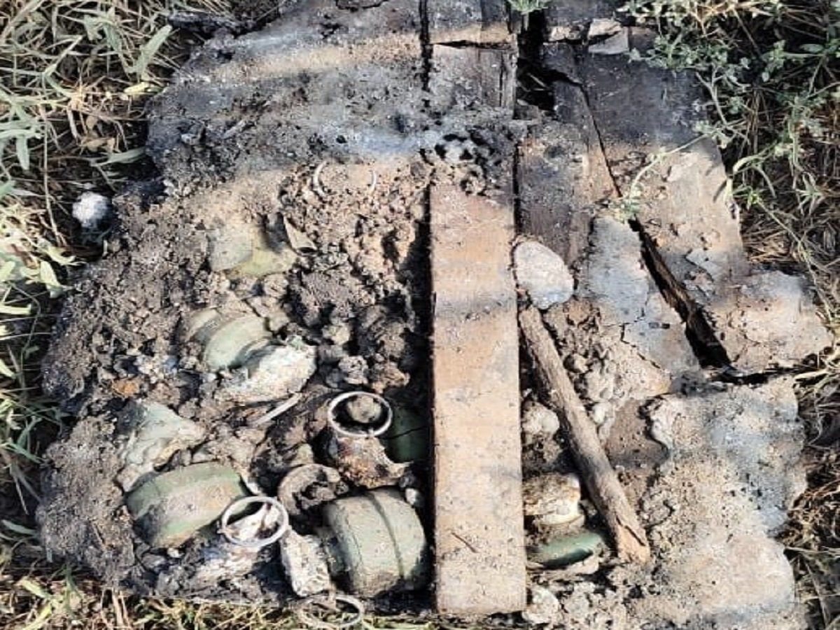 जम्मू-कश्मीर: श्रीनगर में हाईवे पर 6 चीनी ग्रेनेड बरामद, CRPF ने संभावित घटना को टाला