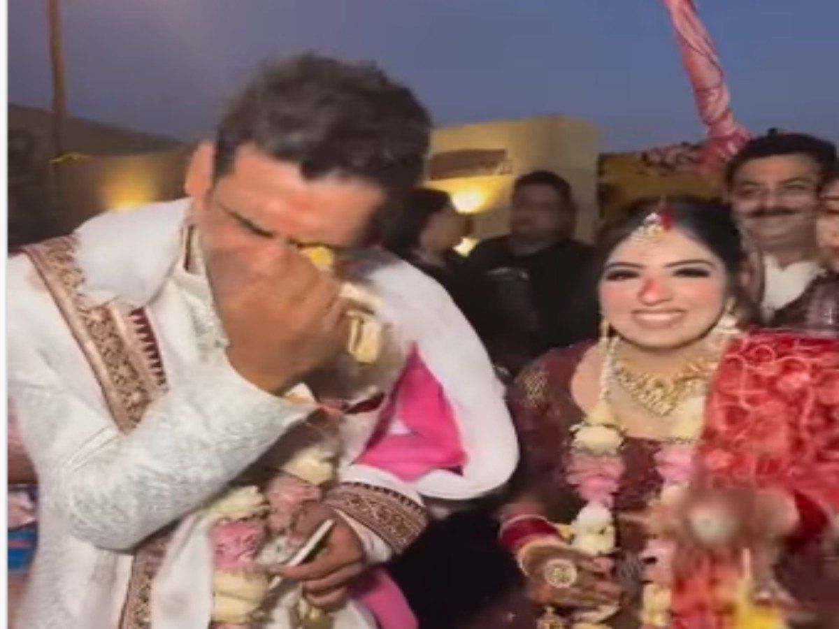 Wedding Video Groom Crying During Vidai Funny Video Goes Viral, Funny Video:  विदाई के वक्त फूट-फूटकर रोने लगा दूल्हा, लोग बोले- 'शादी का लड्डू'