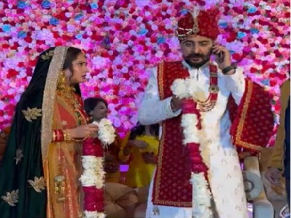 Wedding Video Bride Groom Video Girlfriend Call to Groom During Wedding Then What Happened Watch Funny Viral Video