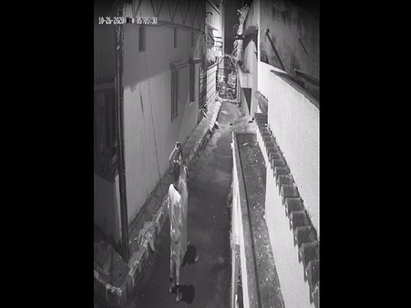 Bengaluru : youth sexually assaults woman at public place flashes before her arrested 