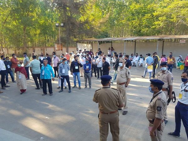 Gujarat Local Body Counting: गुजरात स्थानीय निकाय चुनावों के नतीजे पर टिकी नजर, बीजेपी-कांग्रेस में टक्कर