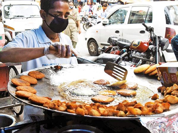 'लोगों को पसंद का भोजन लेने से आप कैसे रोक सकते हैं?' गुजरात में नॉनवेज पर विवाद के बीच अदालत का तल्‍ख सवाल