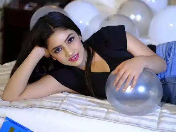 Jodhpur model Gungun Upadhyay jumps from sixth floor of hotel's sixth floor survives