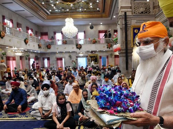  PM Modi visits Delhi's Gurdwara Sis Ganj Sahib
