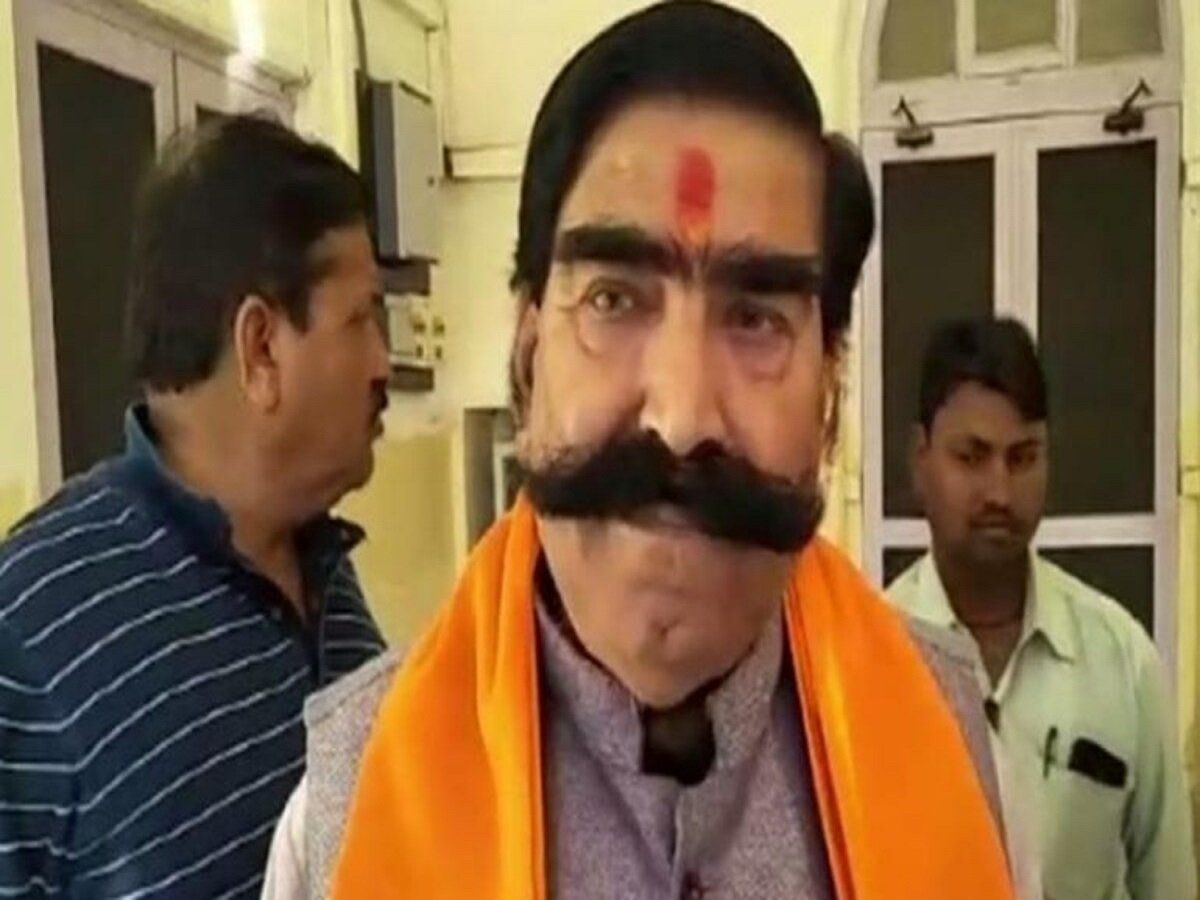 अलवर की जन हुंकार रैली में बीजेपी नेता ज्ञानदेव आहुजा, जो ना बोलें भारत माता की जय उन पर बजाओ लठ