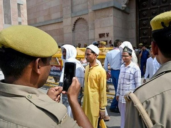 Gyanvapi mosque survey : Videography to resume today amid tight security