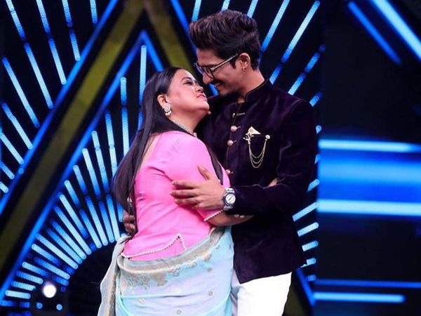 Haarsh Limbachiyaa with wife Bharti Singh