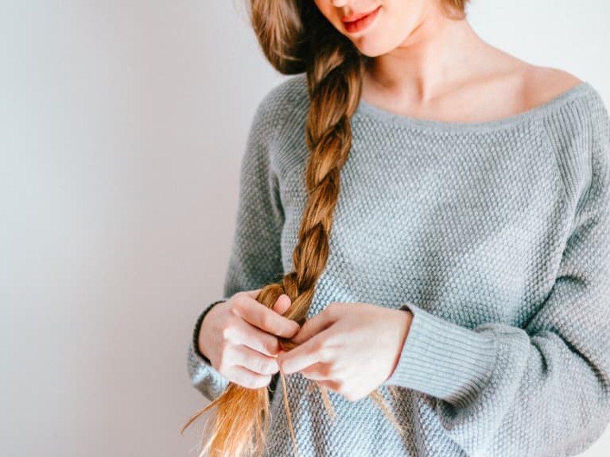 Hair Care Tips: लंबे बालों को सुरक्षित रखना है जरूरी, ये घरेलू उपाय बालों को बनाएंगे मजबूत और चमकदार