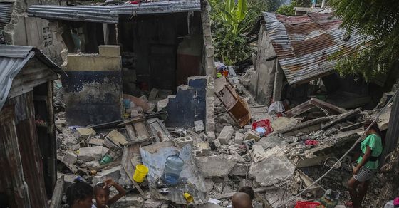 Haiti earthquake: Haiti earthquake kills more than 700 people, about 2800 people injured Haiti earthquake updates death toll jumped to over 700 at least 2800 people injured