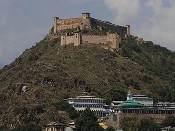 Srinagar : 100 feet tall Tricolour to be installed at Hari Parbat fort  