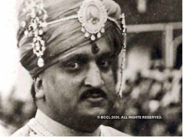 1947: जब राजा हरि सिंह ने अपने स्‍टाफ से कहा था- सुबह तक न आए भारतीय सेना तो मुझे गोली मार देना