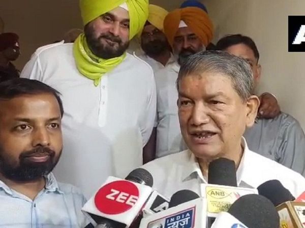 'पंज प्यारे' कमेंट पर सियासी बवाल के बाद Harish Rawat ने मांगी माफी, गुरुद्वारे में सफाई कर करेंगे प्रायश्चित
