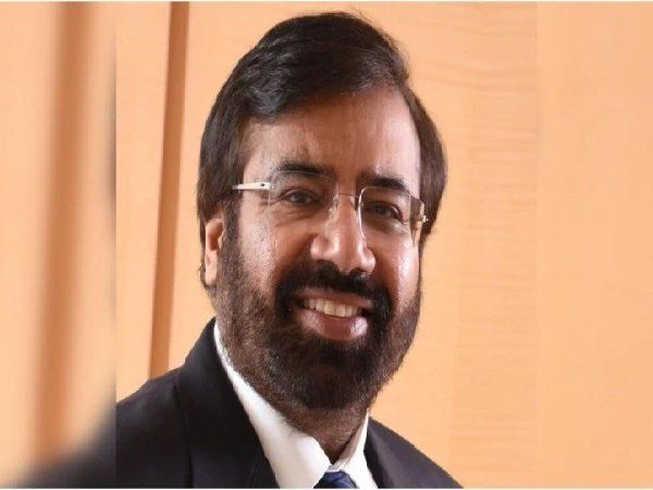 Harsh Goenka ने मोदी सरकार की आर्थिक नीति को कोसा, कविता के जरिए किया हमला