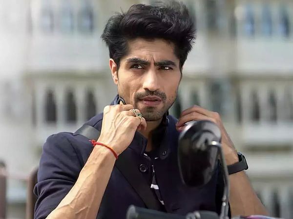 Yeh Rishta Kya Kehlata Hai Abhimanyu Aka Harshad Chopda injures his leg -