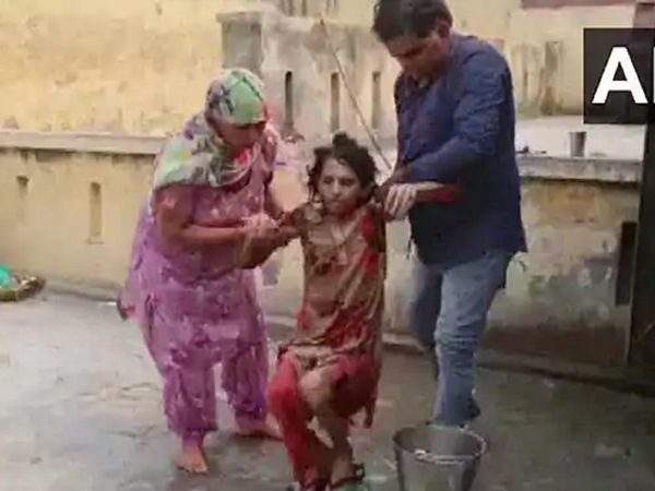 हैवान पति! एक साल तक पत्‍नी को टॉयलेट में रखा बंद, कई दिनों से भोजन भी नहीं मिला