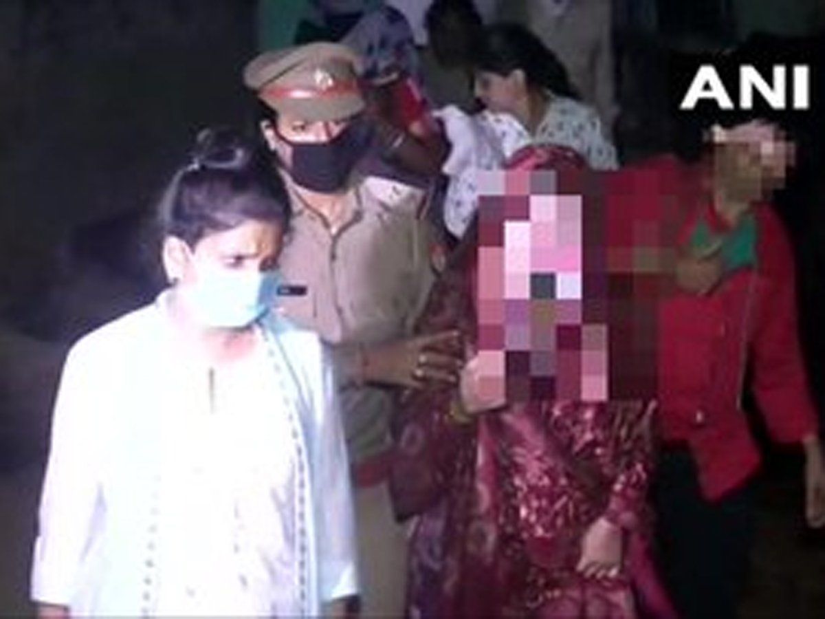 Hathras Case : पीड़ित परिजनों की मांग- यूपी से बाहर हो केस की सुनवाई, फैसला आने तक सुरक्षा मिले