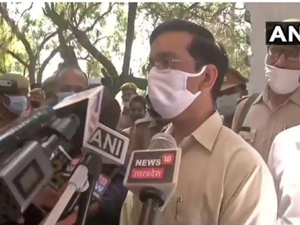 कौन हैं हाथरस के डीएम प्रवीण कुमार लक्षकर? रायबरेली में हुई थी पहली तैनाती