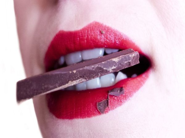 health benefits of eating chocolates