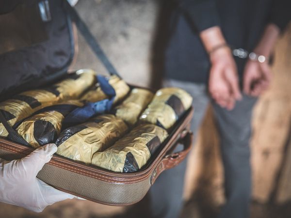 Mundra port drug case, two smugglers arrested from Delhi, there was a sudden increase in their wealth, have link with Bollywood