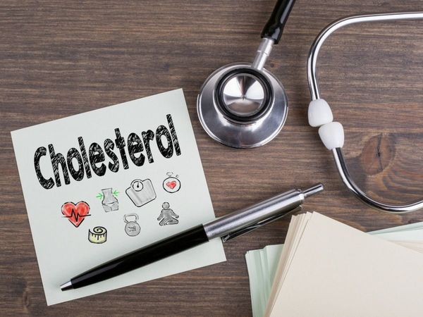 high cholesterol Symptoms, high cholesterol symptoms in body, What are visible signs of high cholesterol?, How do you feel when you have high cholesterol