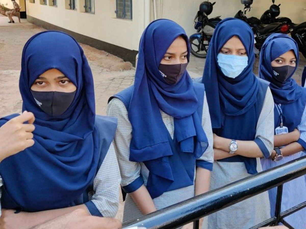 Karnataka Hijab Row : सुप्रीम कोर्ट पहुंचा कर्नाटक हिजाब विवाद, शीर्ष अदालत का दखल देने से इंकार