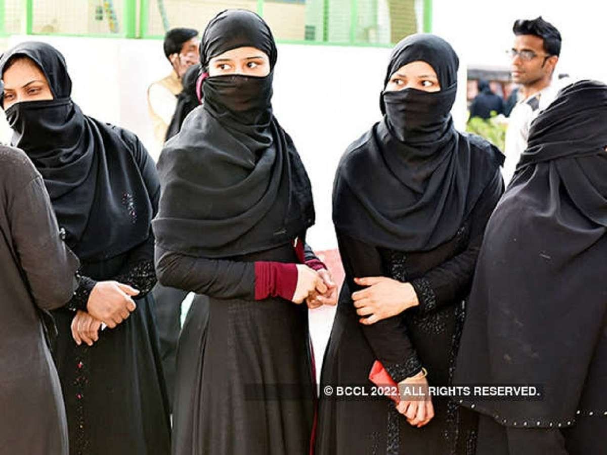 हिजाब को लेकर कहीं विरोध तो कहीं समर्थन, जानें ईरान से लेकर भारत में क्या है स्थिति