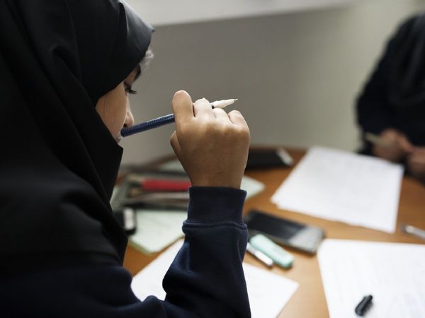 हिजाब विवाद के बीच मुस्लिम राष्‍ट्रीय मंच की अपील, 'रूढ़‍िवादी सोच से ऊपर उठें, शिक्षा ज्‍यादा जरूरी'