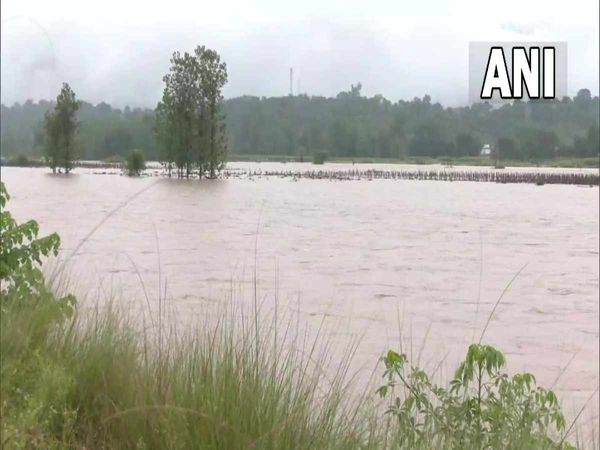 Himachal Pradesh 6 killed 13 others feared dead in floods and landslides