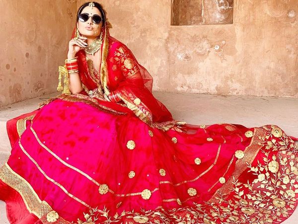 Hina Khan new Photos Latest instagram post in bridal avtar with black sunglasses like katrina kaif in baar baar dekho 