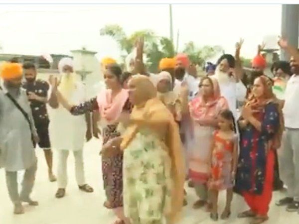 Hockey Player Mandeep Singh Gurjant Singh Family Doing Dance see Viral Video