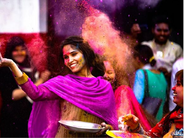 कई गुना अधिक संक्रामक हैं कोरोना के नए वेरिएंट्स, होली में रखें खास ख्याल