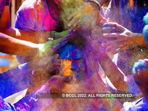 यूपी में एक नहीं, इस बार दो दिन रहेगी होली की छुट्टी, तीन दिन बाद खुलेंगे स्‍कूल और दफ्तर