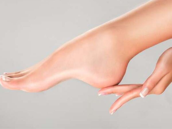 home remedies for cracked heels, tips to cure cracked heels, how to cure cracked heels at home, aloe vera for cracked heels, glycerin for cracked heels, coconut oil for cracked heels, apple cider vinegar oil for cracked heels, easy remedies to cure cracke