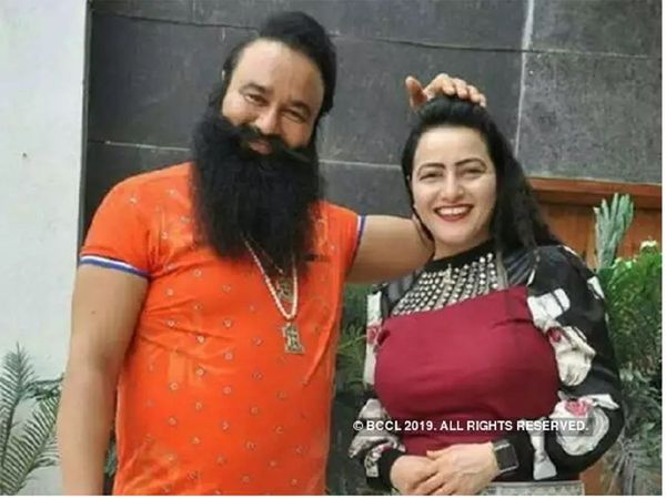 Honeypreet meets Ram Rahim: जेल में 2 साल बाद अपने 'पापा' राम रहीम से मिली हनीप्रीत, फूट-फूटकर रोई