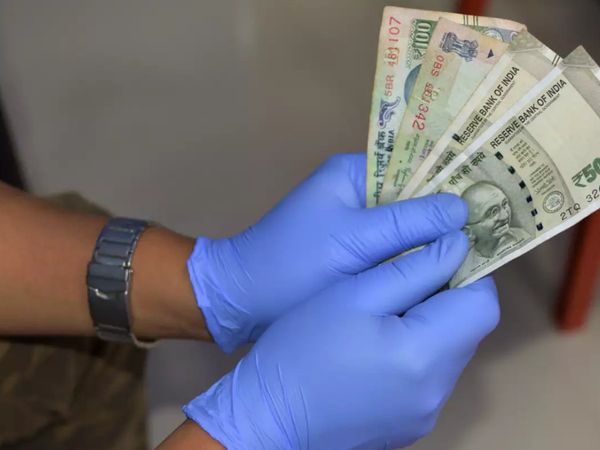 How to disinfect your cash, COVID-19, Coronavirus Updates, How to sanitise currency notes, How to sanitise your cash, follow these tips to sanitise your cash, कोविड-19, कोरोना वायरस, करेंसी नोट को सैनिटाइज करने का तरीका, कोरोना वायरस को फैलने से रोकने का 