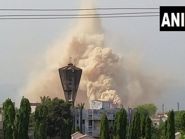 Visakhapatnam HPCL plant: गर्मी की वजह से HPCL प्लांट के पर छाया धूएं गुबार, दहशत में लोग घरों से बाहर निकले