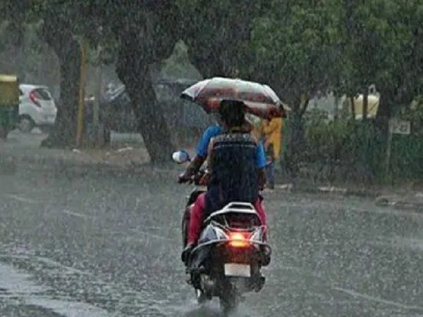 husband wife on scooty