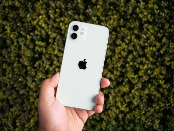 Apple iPhone 12 