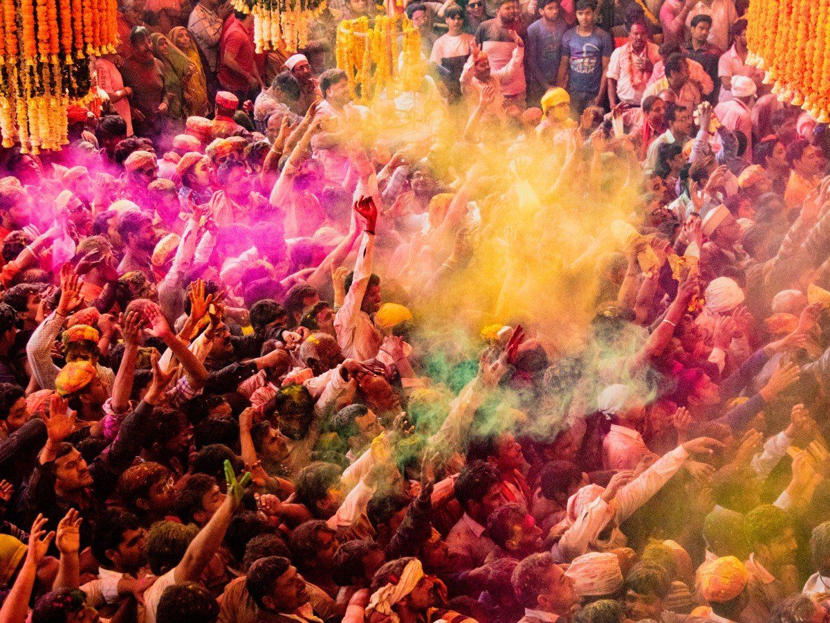Happy Holi 2022: सोशल मीडिया पर भी छाया होली का खुमार, देखिए किस तरह लोग मना रहे जश्न