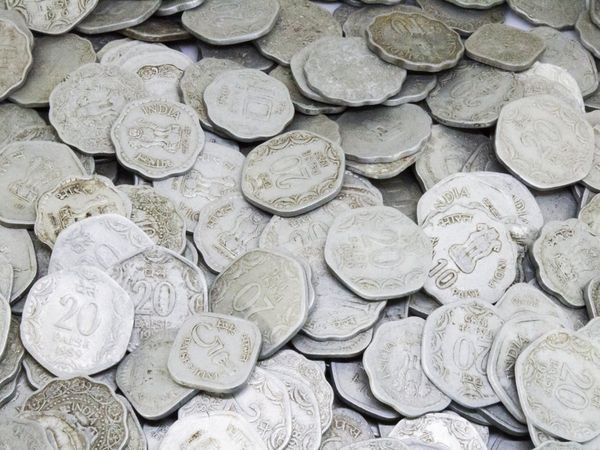 RBI Alert beware of fake offers of purchase and sale of old notes and coins