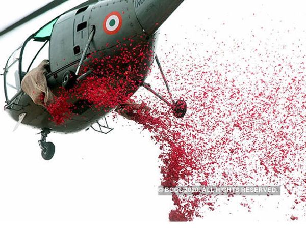 'कोरोना वॉरियर्स' को सैल्यूट! दिल्ली के 12 अस्पतालों पर IAF के हेलीकॉप्टर्स बरसाएंगे फूल, जानें कब और कहां