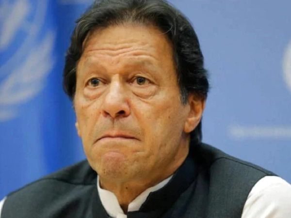 पेगासस जासूसी मामले में अब इमरान खान की एंट्री, रिपोर्ट में दावा- निशाने पर थे PAK PM