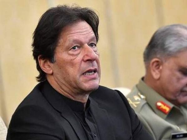 कोरोना वायरस के खतरोंं के बीच इमरान खान को देश की अर्थव्यवस्‍था की चिंता भी हो रही है  इमरान खान की चिंता 