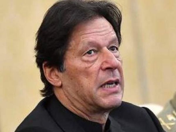 'क्‍या हैं ये? जो भी हैं', सीनेट में हार से हताश इमरान खान लाइव टीवी पर ये क्‍या बोल गए [Video]