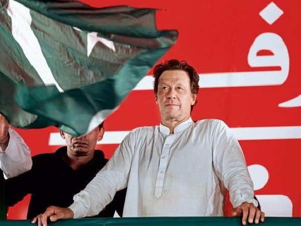 Imran Khan बौखला क्यों जाते हैं, भारत में नागरिक संशोधन बिल पर इस तरह दी प्रतिक्रिया