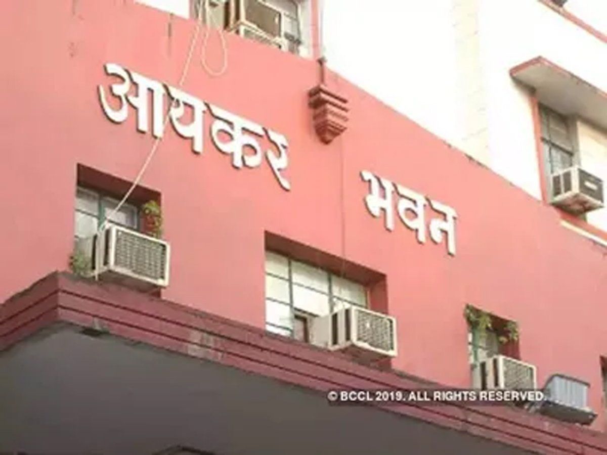 'समाजवादी इत्र' बनाने वाले कारोबारी के ठिकानों पर IT का छापा, 150 करोड़ की कर चोरी पकड़ी गई