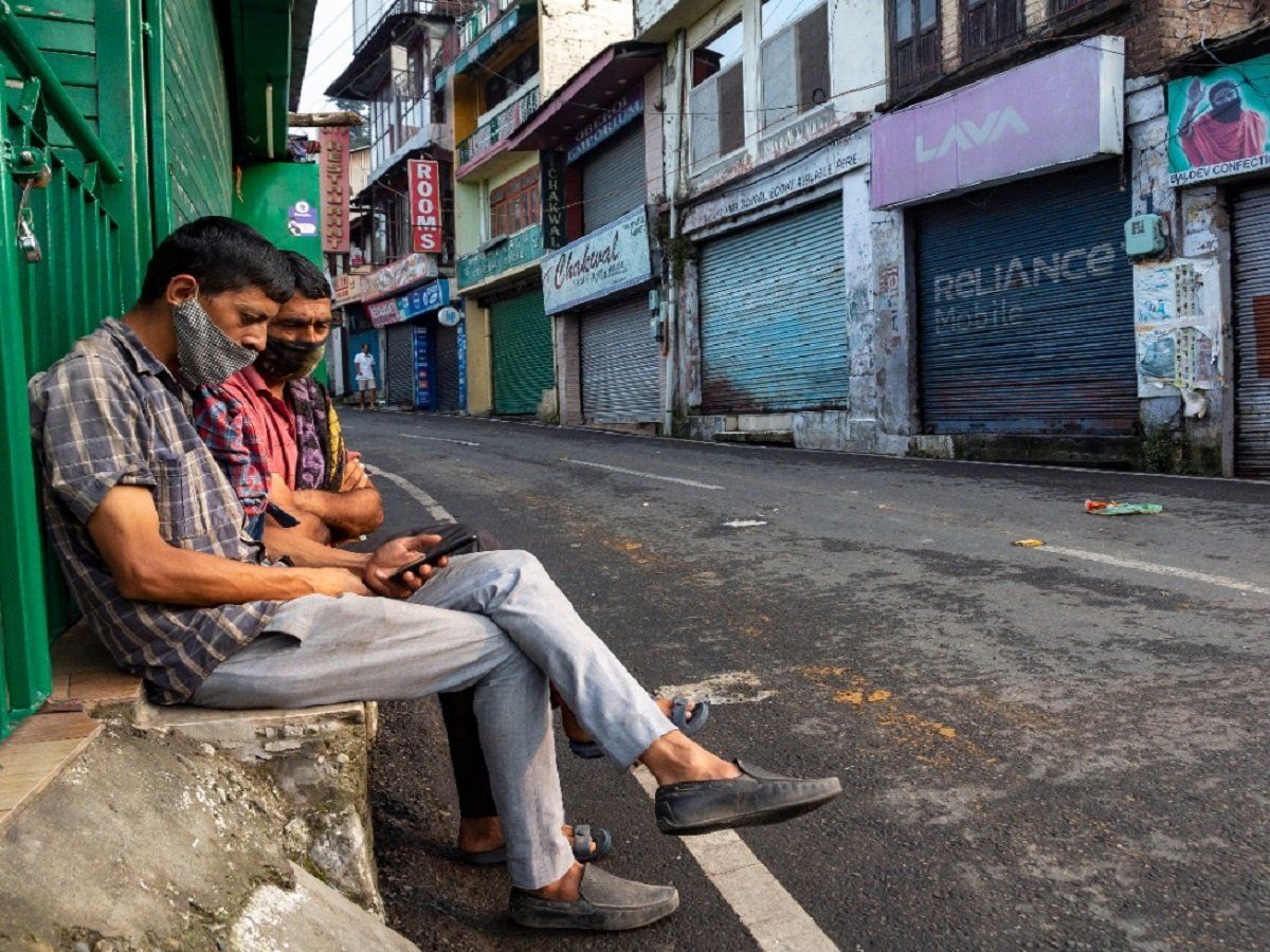 sero survey: अगस्त तक 15 में से एक व्यक्ति के कोरोना की चपेट में होने का अनुमान, जानें कहां है अधिक प्रसार