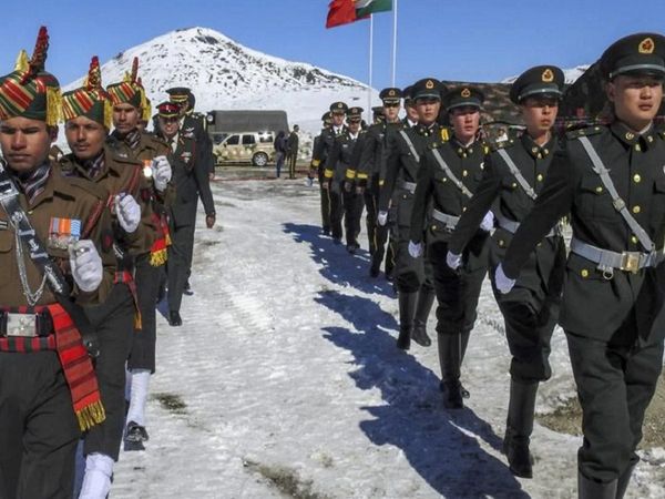 सीमा पर चीन से तनाव के बीच IAF के शीर्ष अधिकारियों की बैठक, एजेंडे में पाकिस्‍तान से सटा बॉर्डर भी