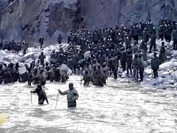 पूर्वी लद्दाख की गलवान घाटी में बीते साल जून में भारत और चीन के बीच हिंसक झड़प हुई थी 