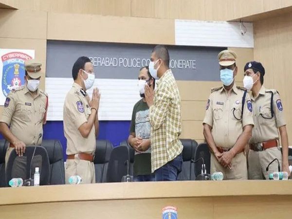 स्विट्जरलैंड जाने के चक्‍कर में पहुंच गया पाकिस्‍तान, 4 साल बाद हुई घर वापसी, चेहरों पर लौटी मुस्‍कान